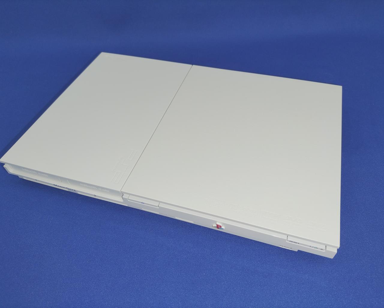 トレイ側全体的にうっすら黄ばみ有ります