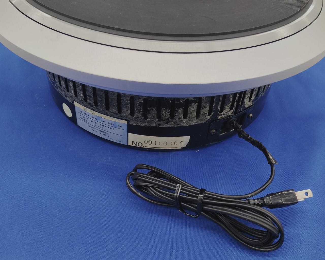 ガムテープ跡の汚れがございます。