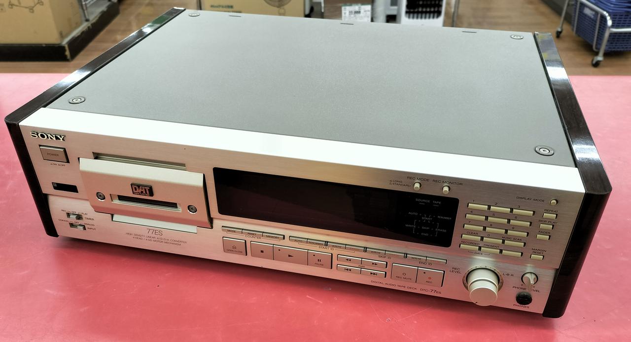 SONYのDATデッキ。いい音でしたが、壊してジャンク‼DATテープ10本付き！ SONYのDATデッキ。いい音でしたが、壊してジャンク‼DATテープ10
