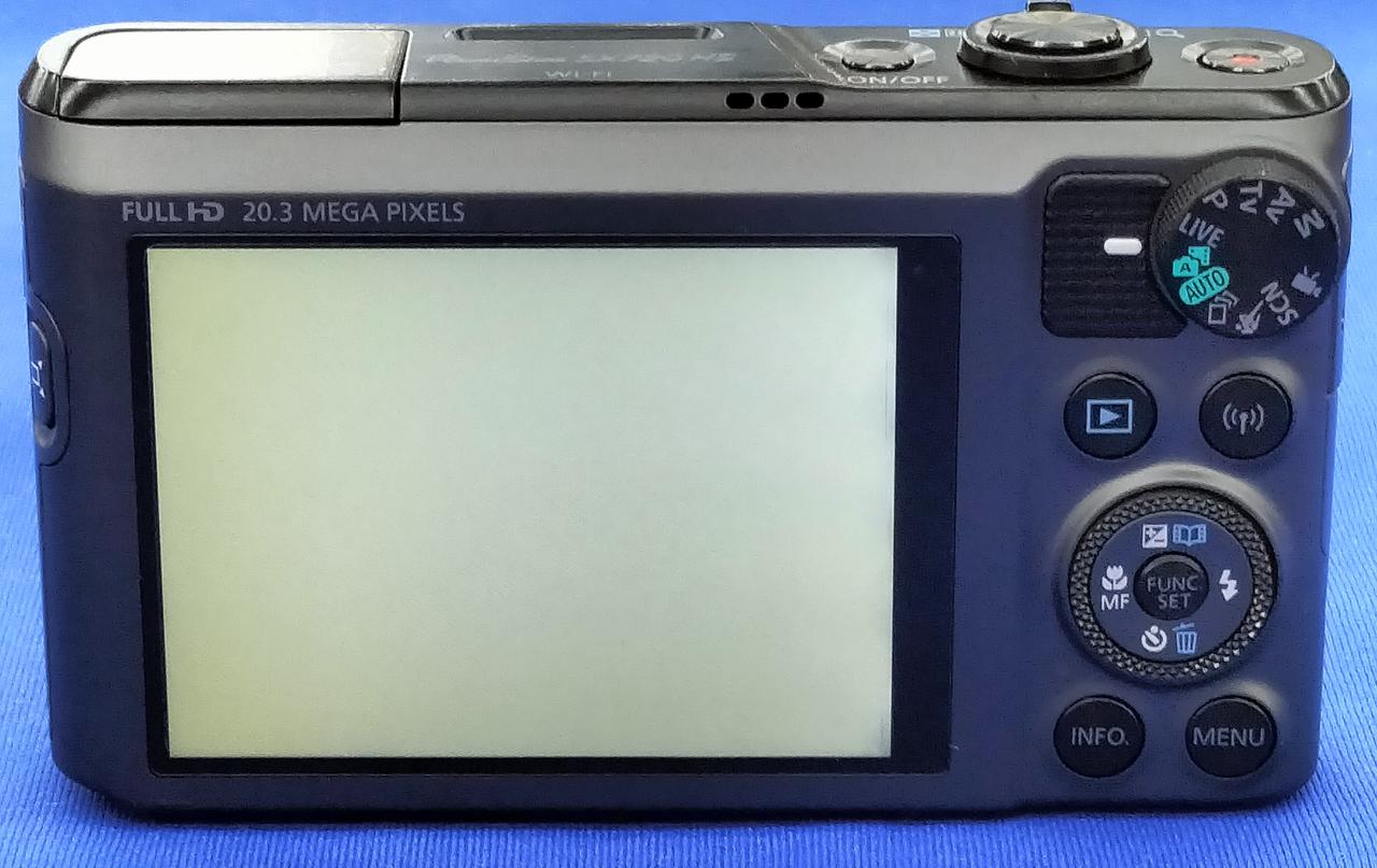 主に左側、下側に変色が感じられます