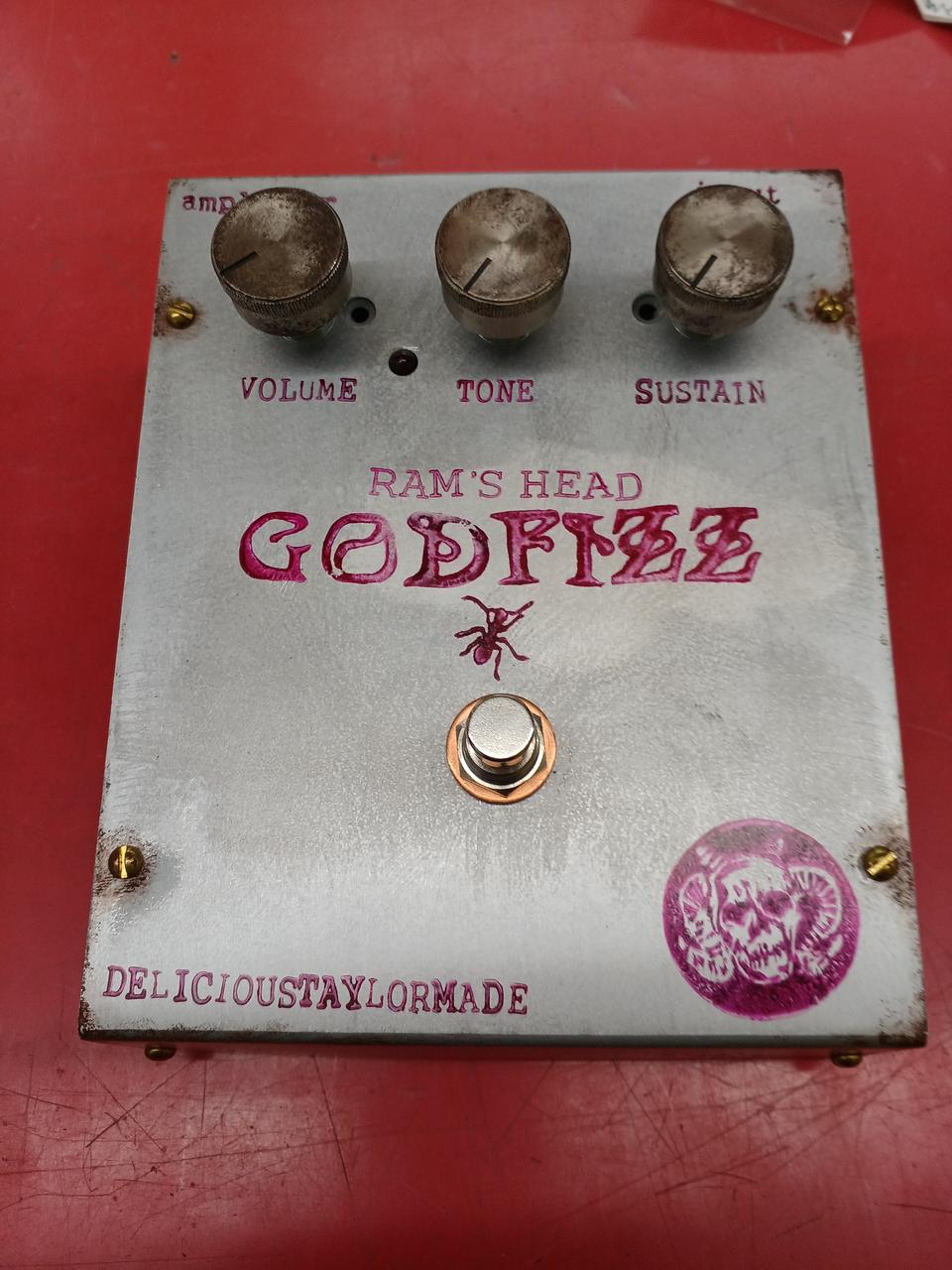 週末値下げ ファズ＆ディストーション Delicious Taylormade DELICIOUS TAYLOR MADE|ファズ|HARDOFFオフモール（オフモ