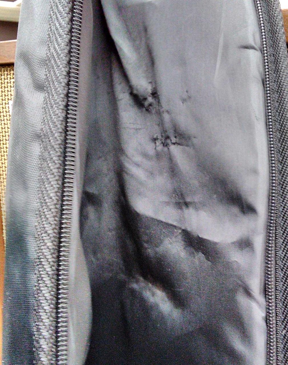 ギグバッグ内破れあり