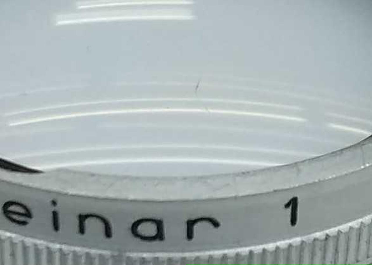 レンズ部にもキズがあります