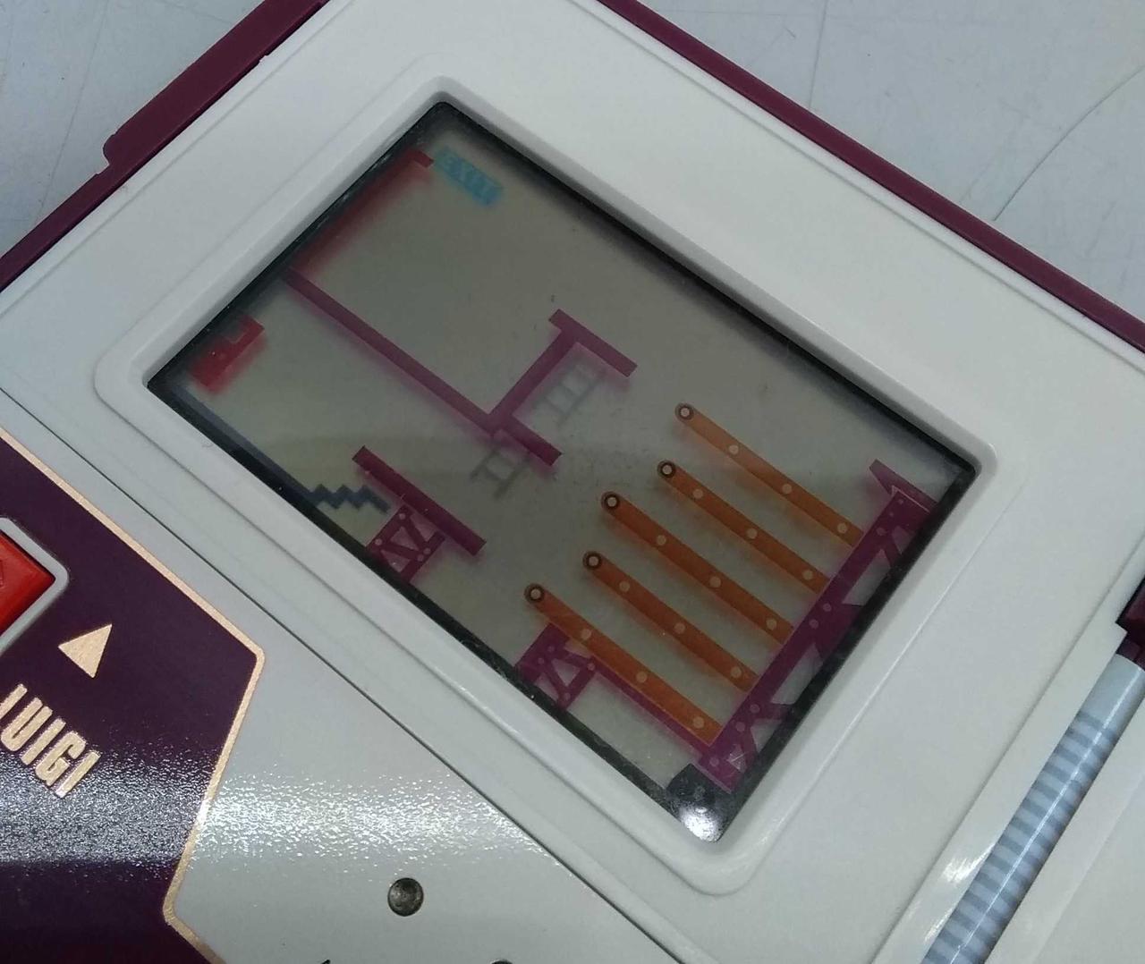 液晶チリの入り込みがあります