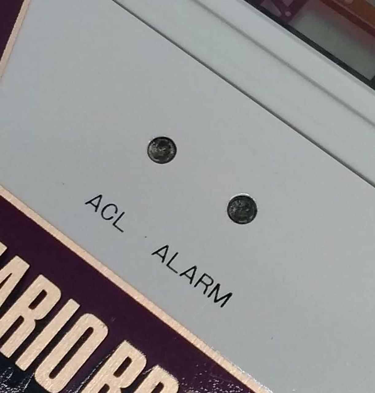 ボタン黒ずんでいます