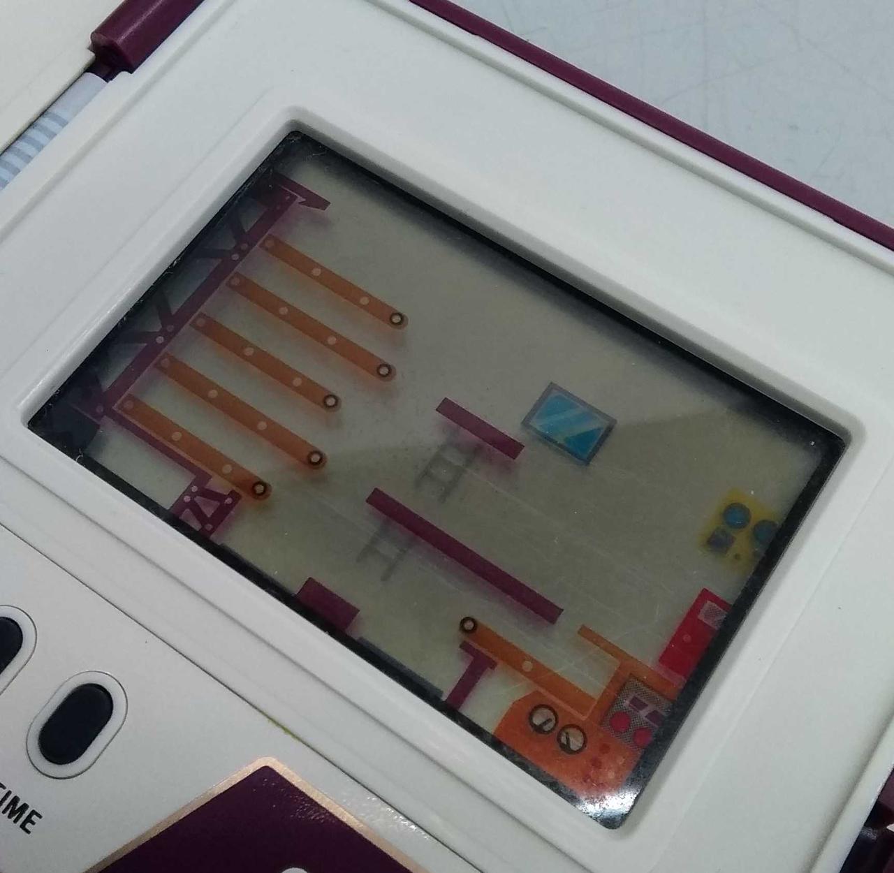 液晶にキズもあります