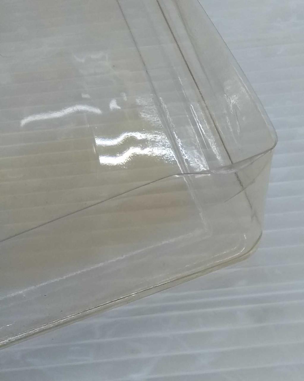 歪みや裂けた箇所あり