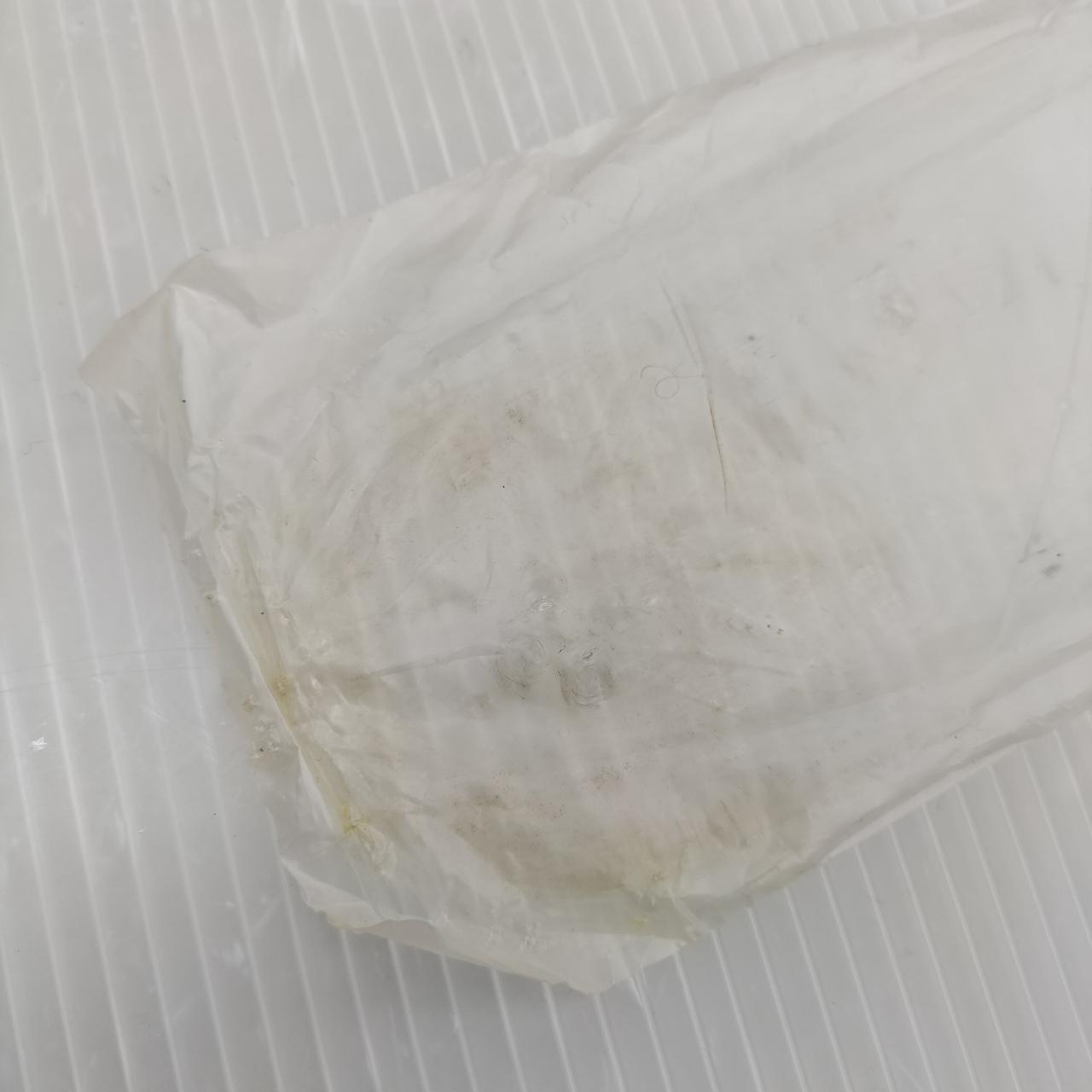 袋に油汚れやチリなど付着あり