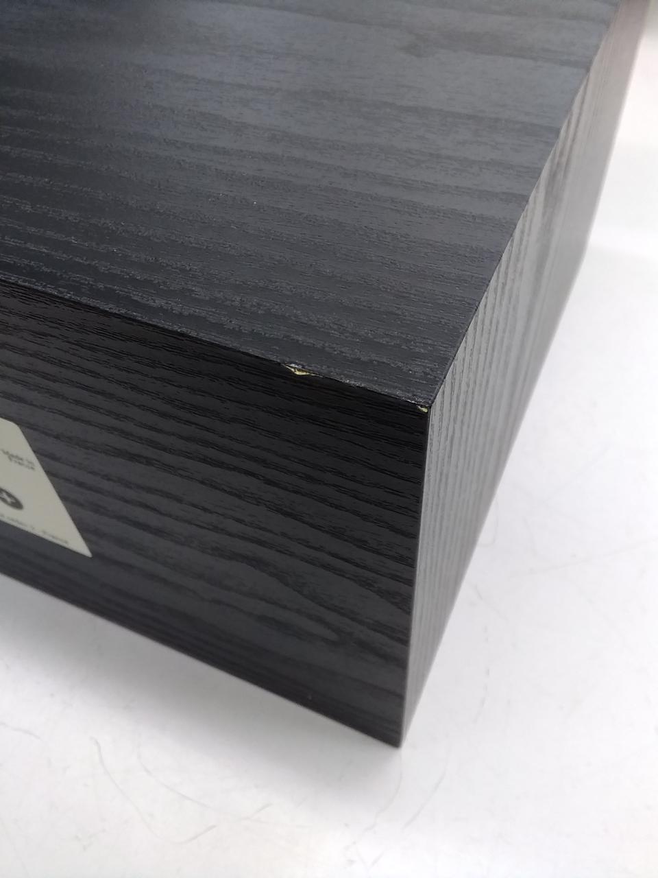 角や縁に打痕があります