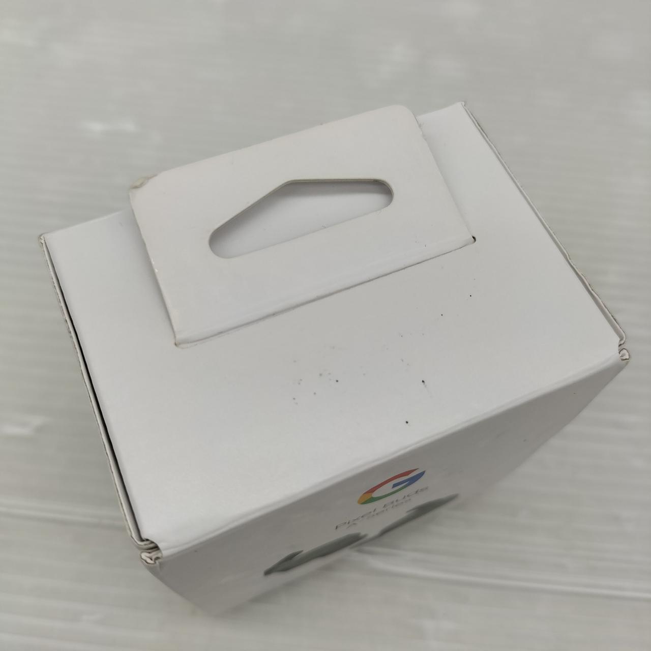 箱に日焼けや汚れあり