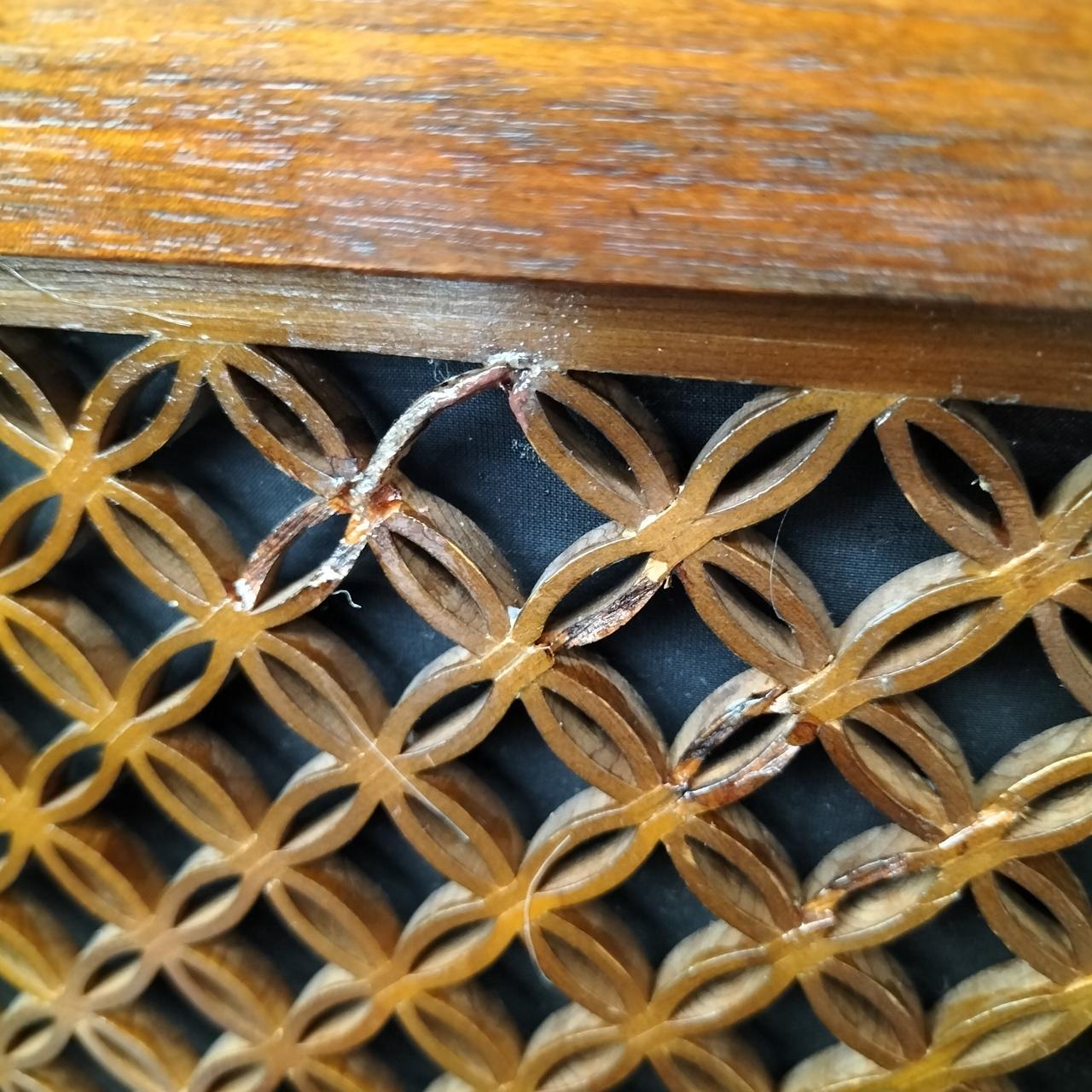 ネットの装飾破損しています