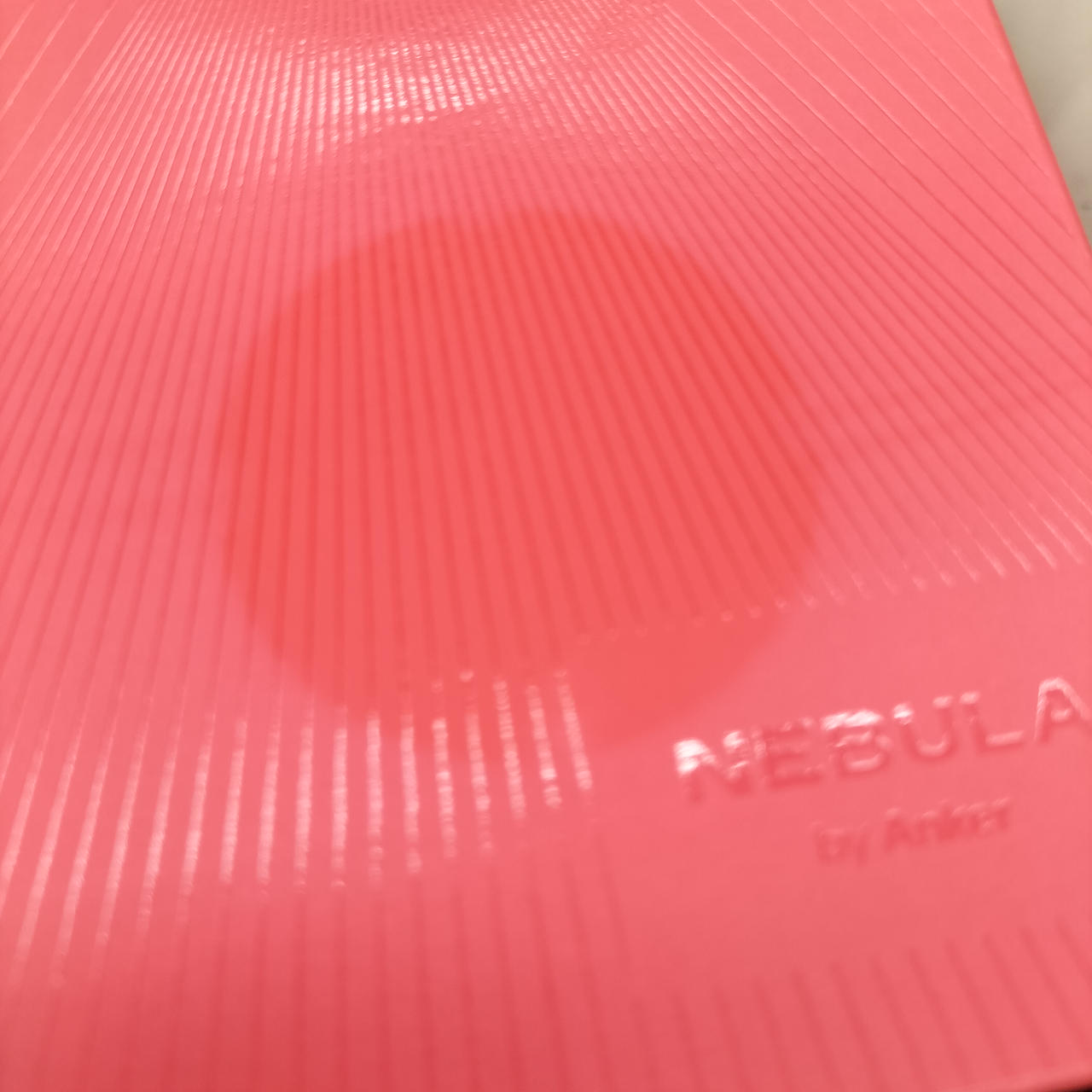 箱の上面にシール跡や日焼けの様な箇所あり