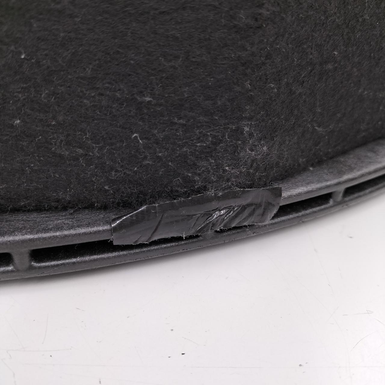 前面部テープ貼付。剥がしても粘着残ります