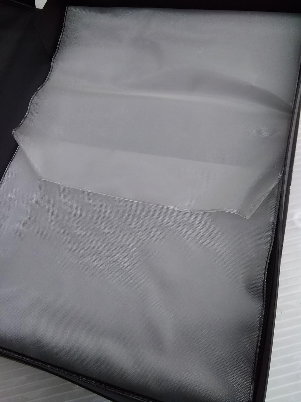 収納部のシートに癖がついています