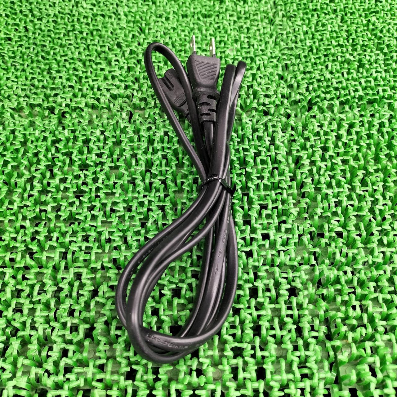 付属品は電源ケーブルのみです