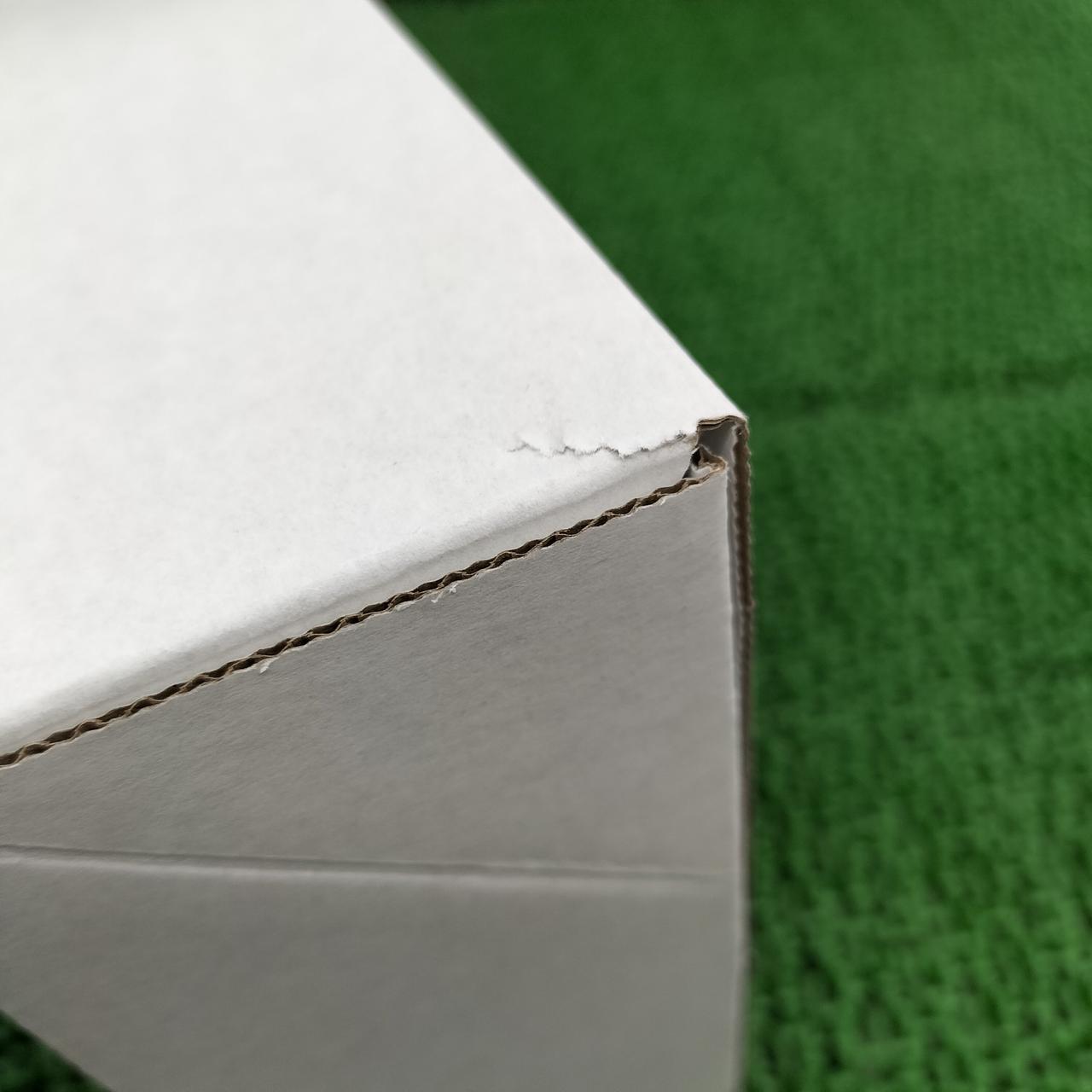 箱や梱包材にも破れや汚れがあります