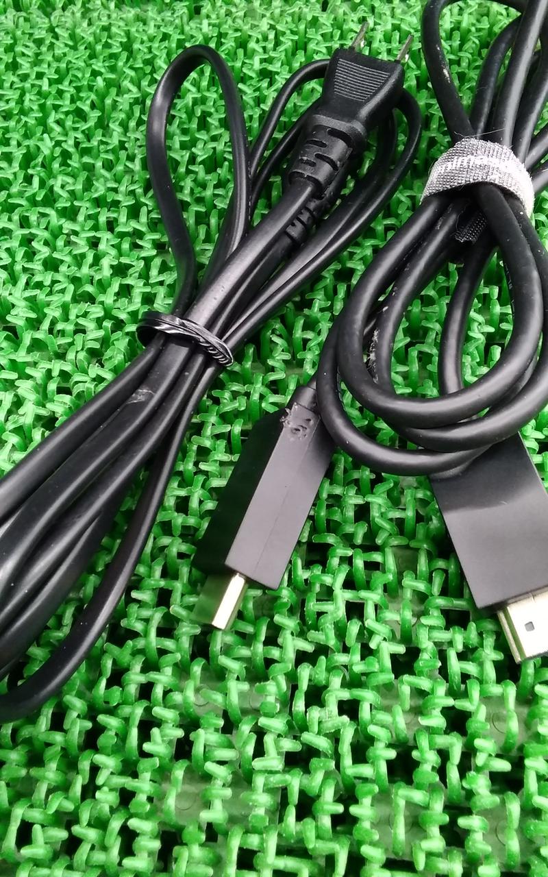 ケーブルにも汚れや深いキズがあります