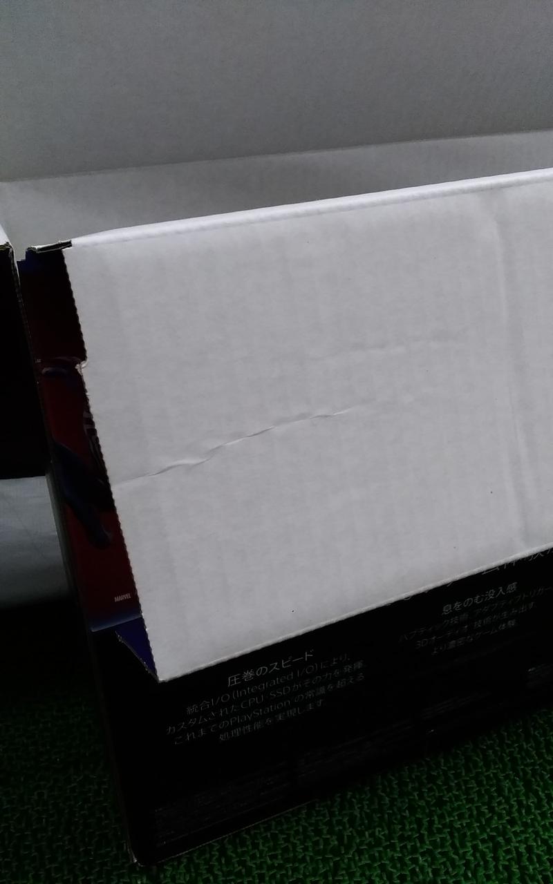 外箱にも擦れやキズ、汚れがあります