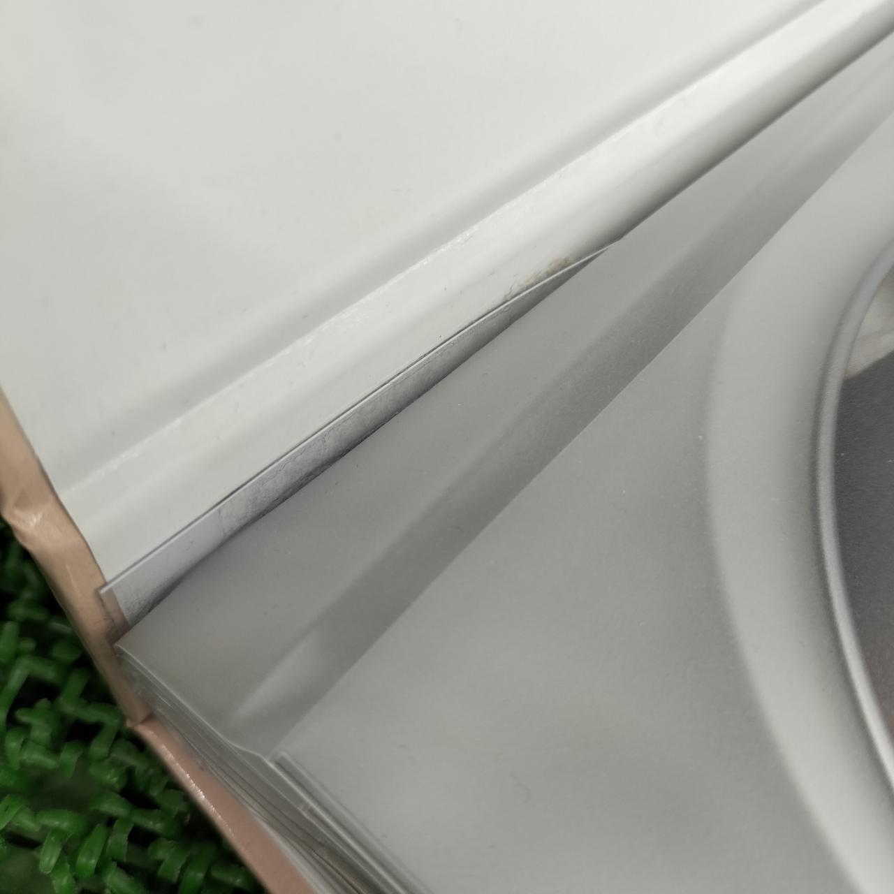 盤の収納袋がフォルダーから剥がれかけです