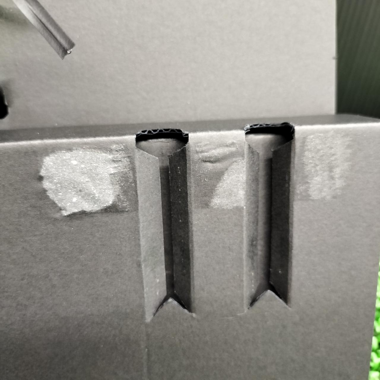 内外箱に破れなどあり