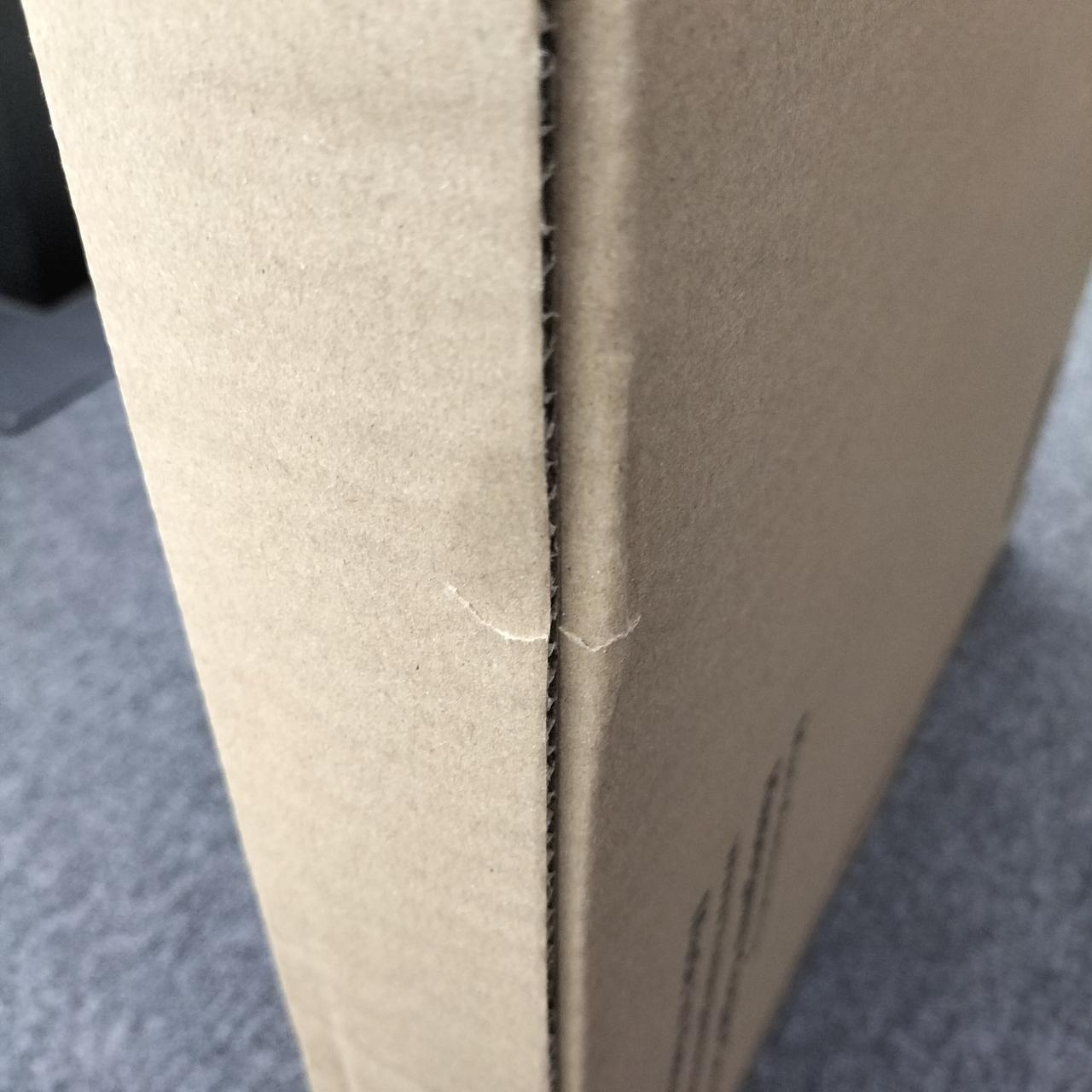 箱にダメージあります