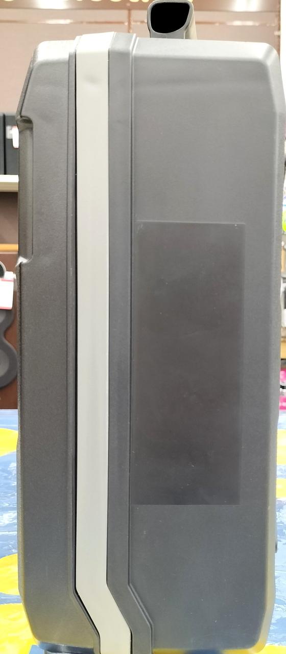 ケースの横のシール剥がされてます