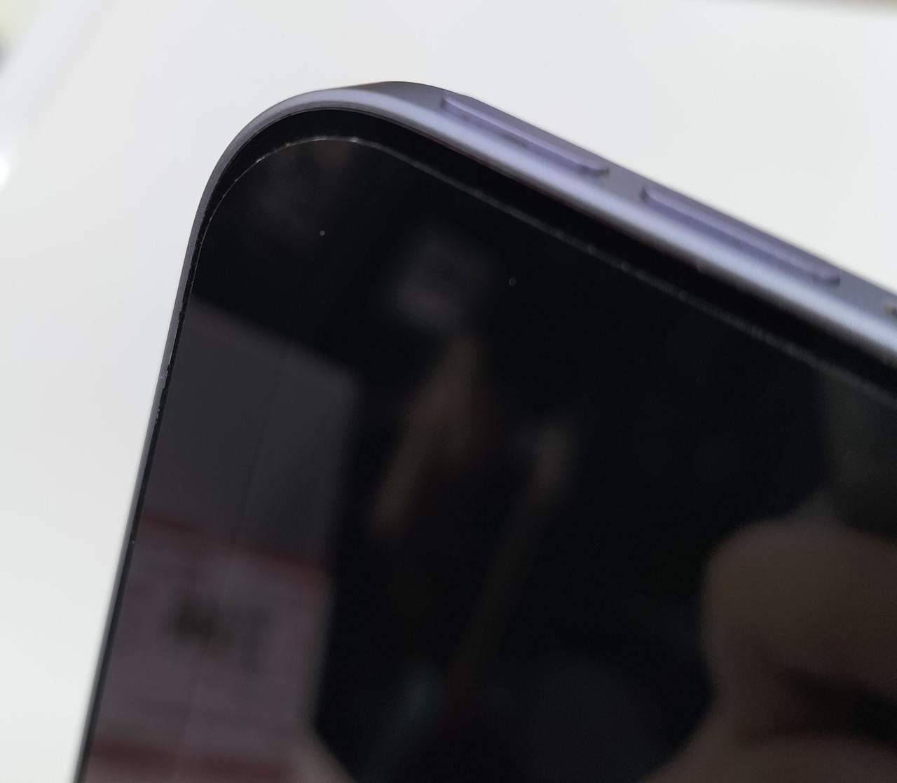 フィルム貼っていますが空気の入込み等あり