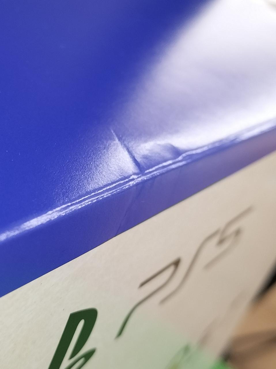 箱に潰れや汚れ、キズなどあり