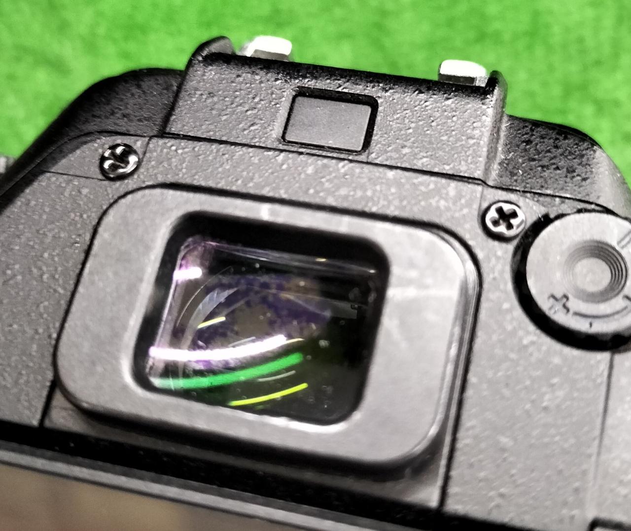 ファインダーのコーティングに剥げあり