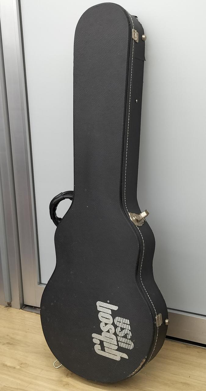 ケースに汚れ、破れなど多いです