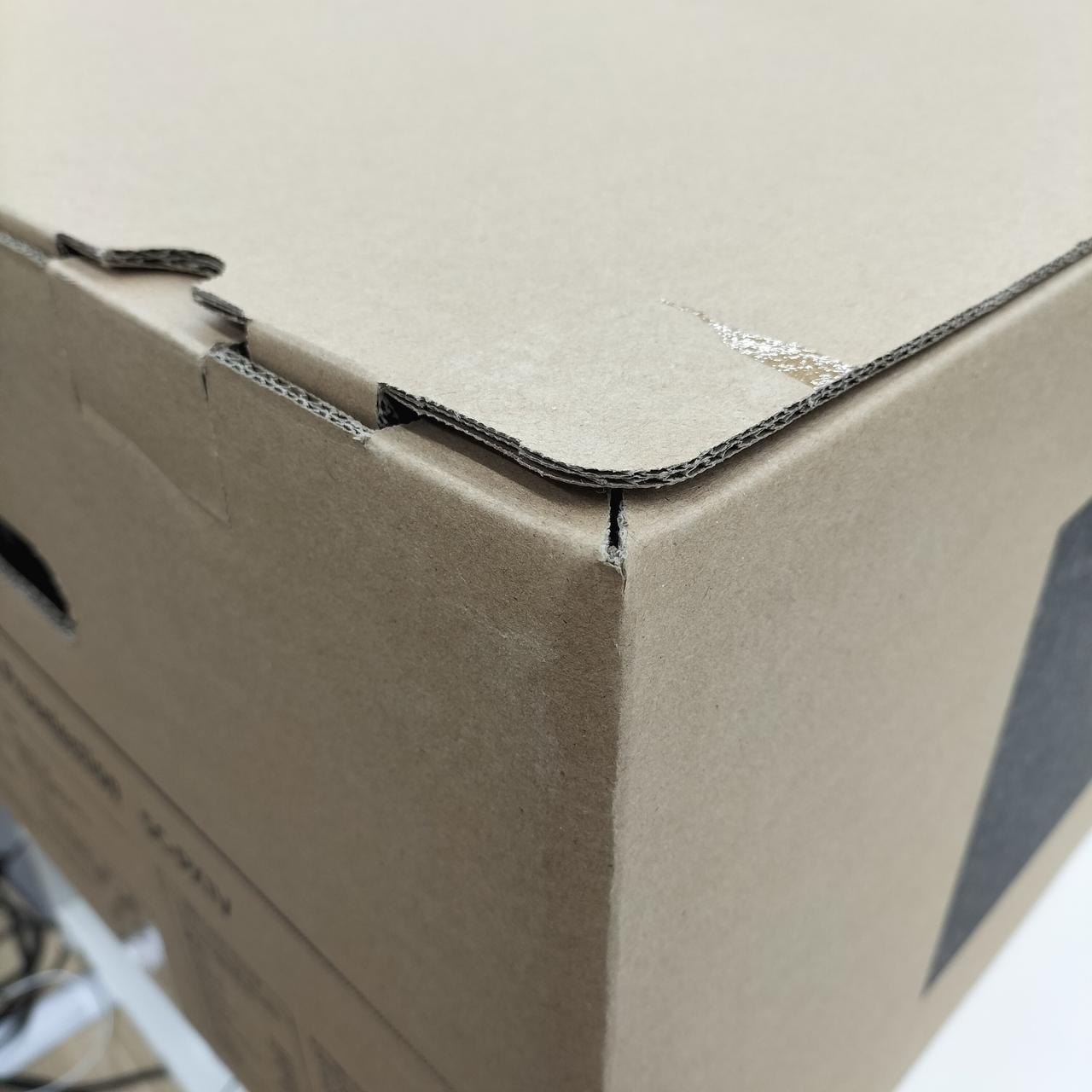 テープ剥がされてますが、未開封品です