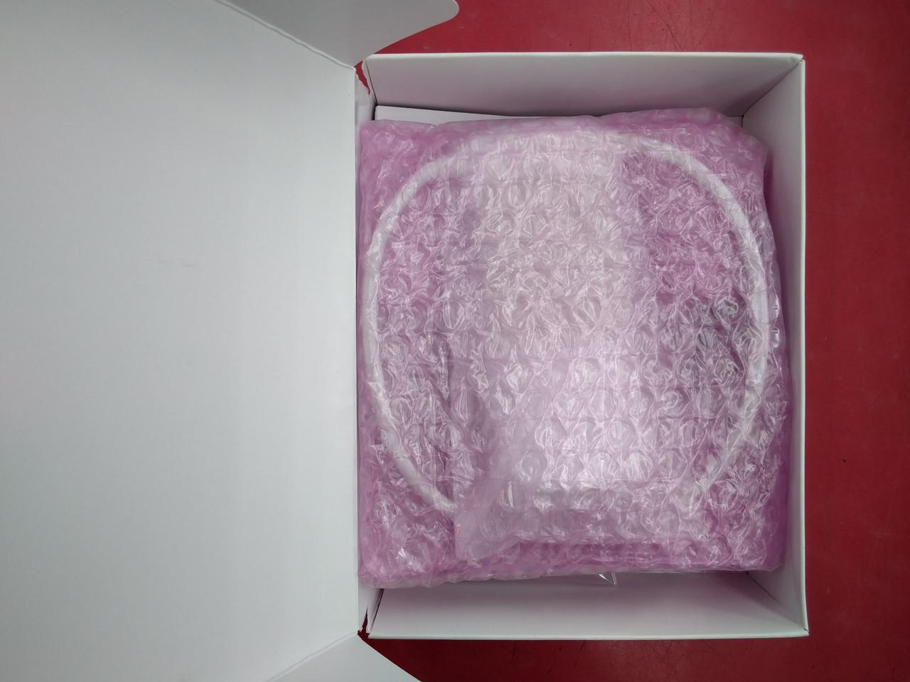 内箱の代わりに梱包材が入っています