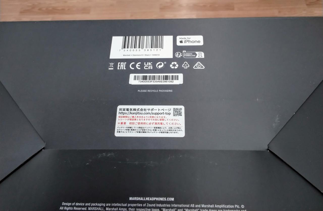 下から開けた跡があります