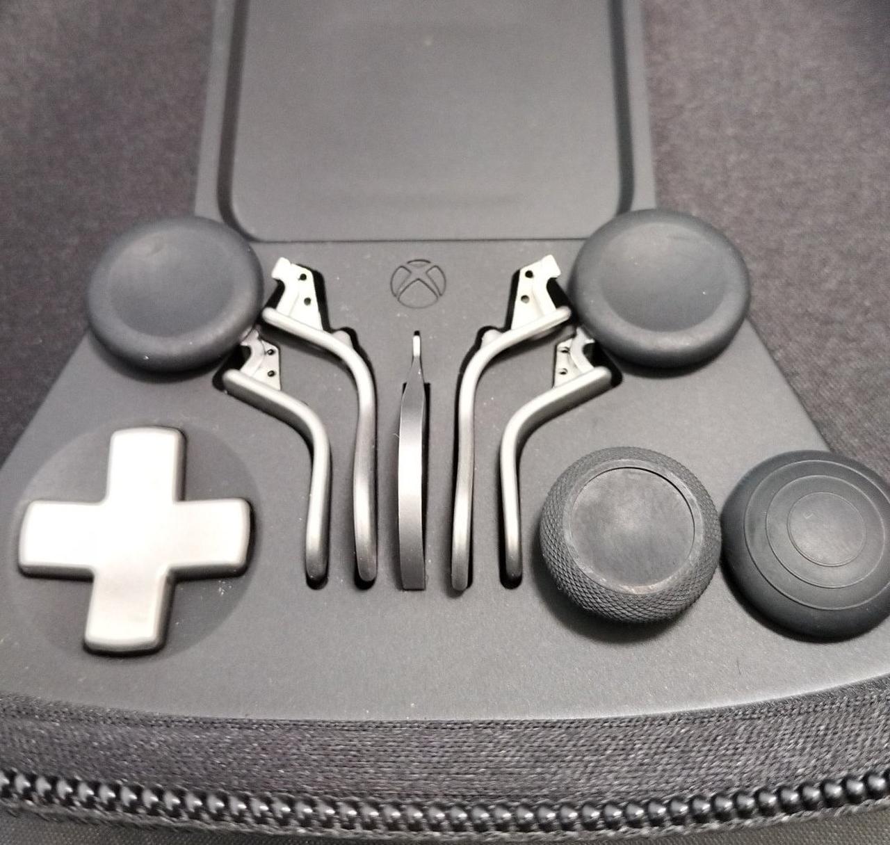 ゴムパーツ少し擦れがあります。