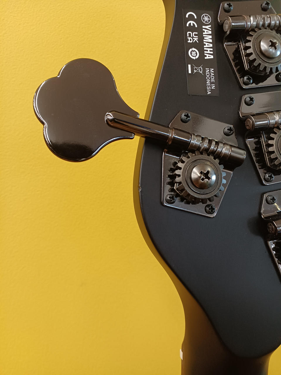 ヘッド下部に直径3mmほどのキズあり