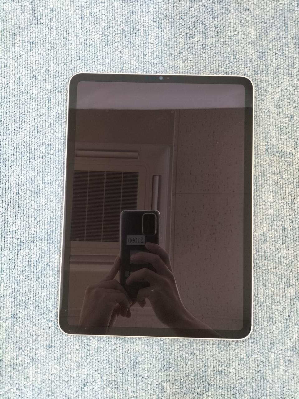 本体に目立つキズ・ヨゴレありません。