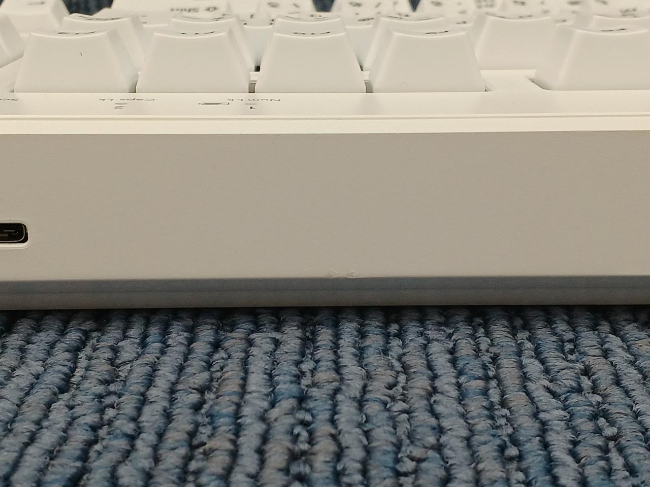 上部にキズあります。
