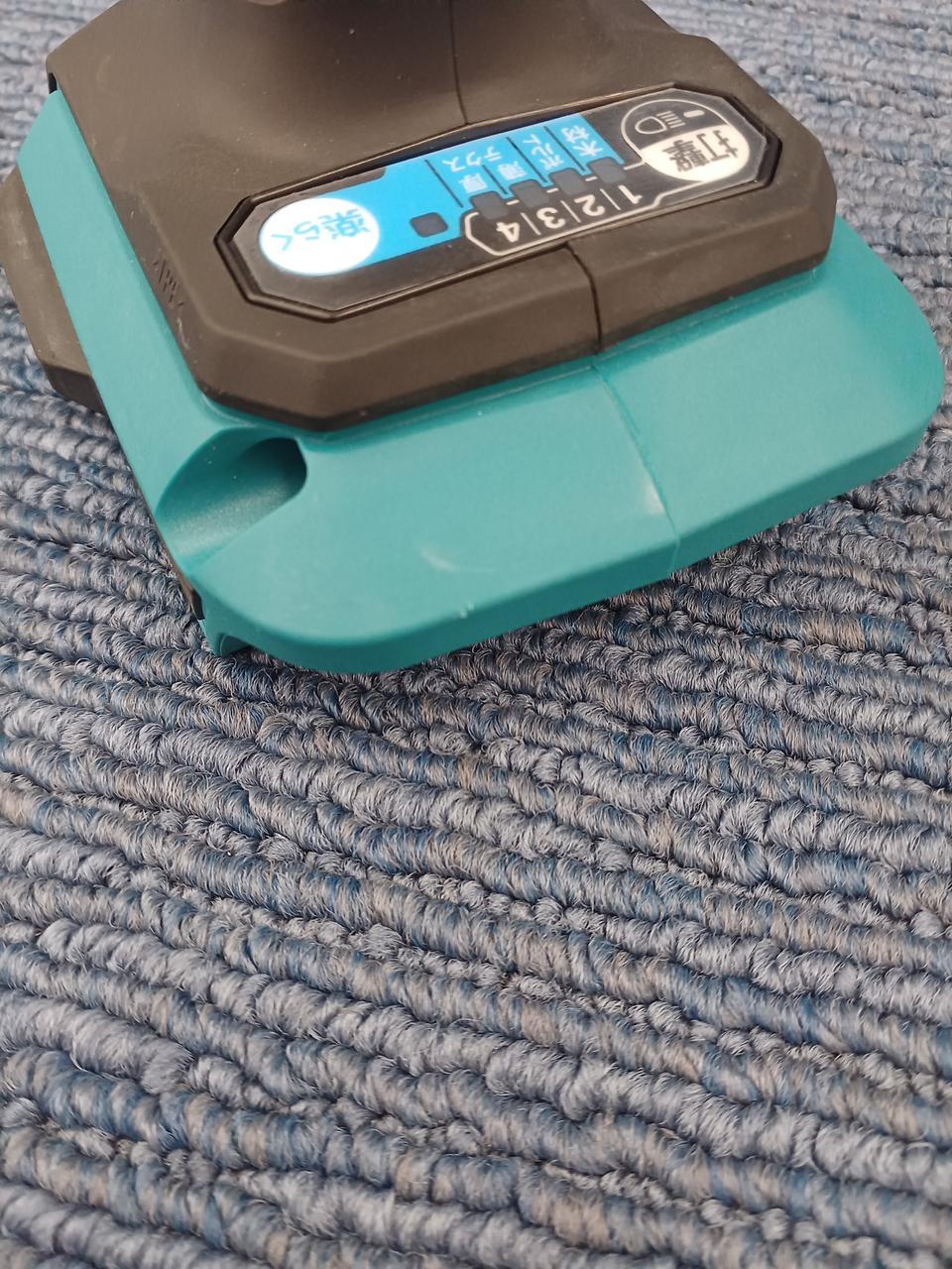 本体下部にキズあります。