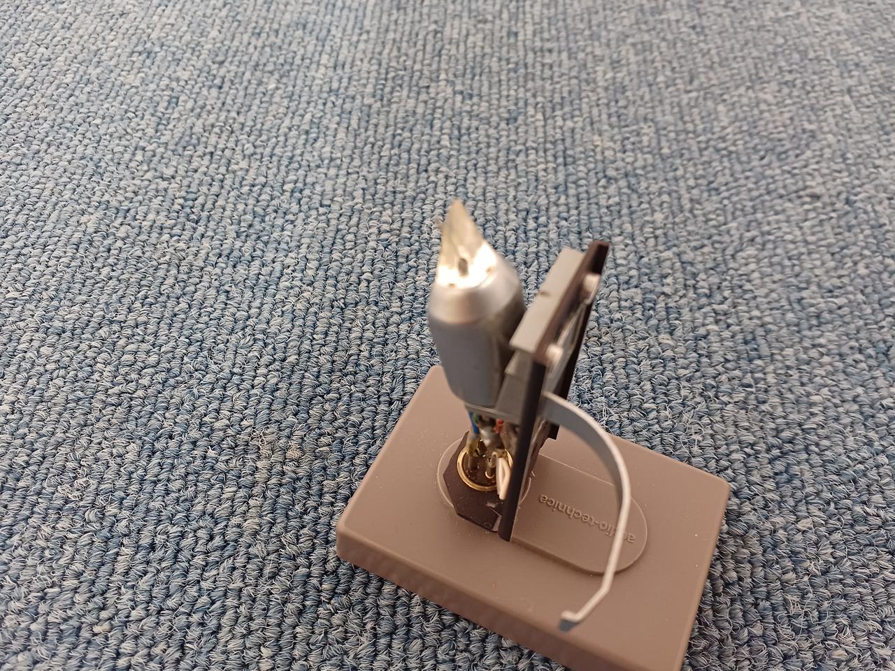 ヘッドの裏側にヨゴレあります。