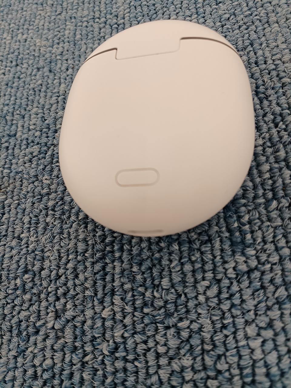 ペアリングボタンにヨゴレあります。