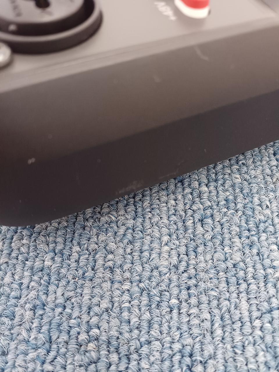 本体左側にキズあります。