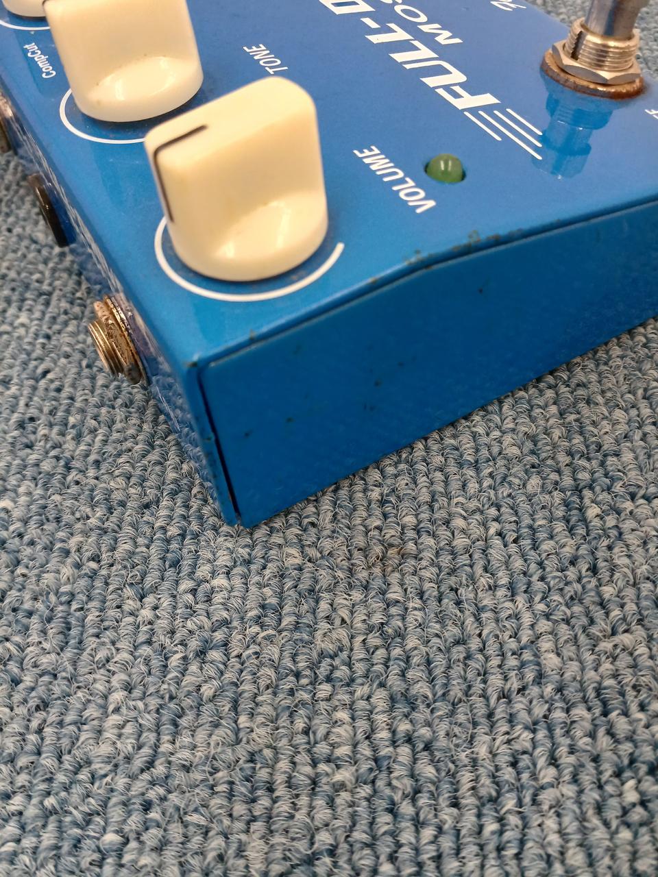 本体側部塗装の剥がれ、サビあり。