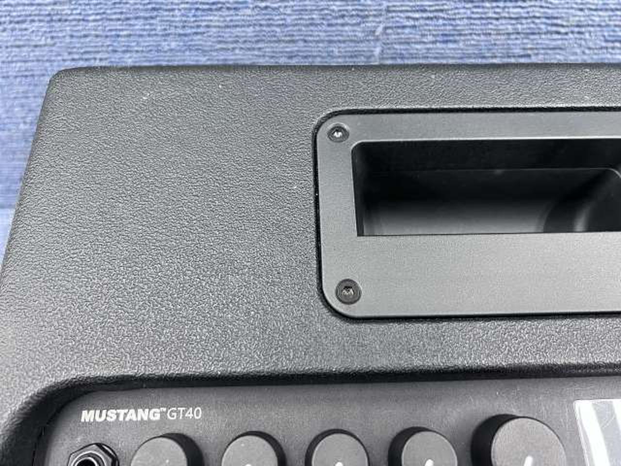 ボディに白い汚れ、全体的にあります。