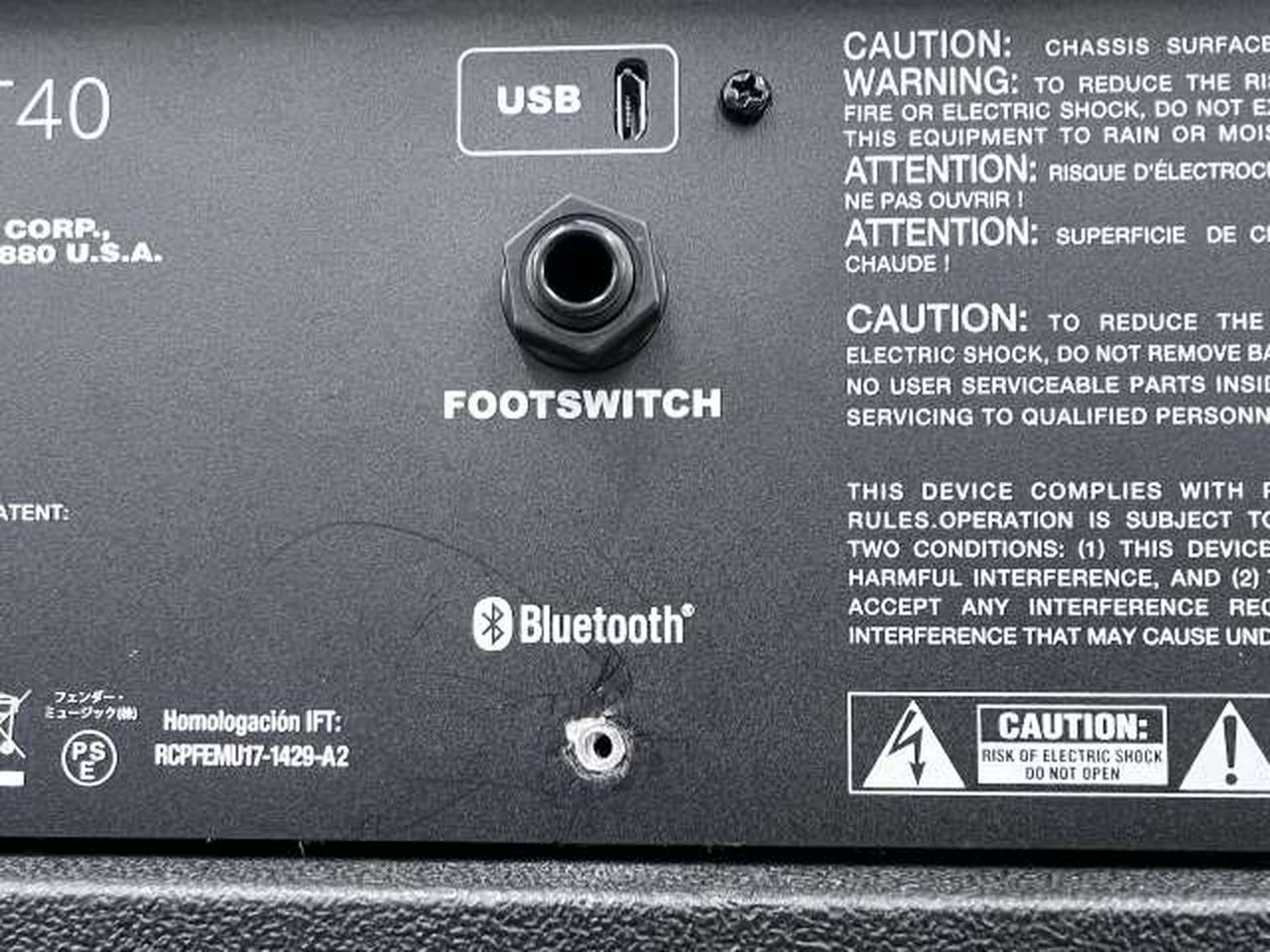 背面、ネジ1本無くなっております。