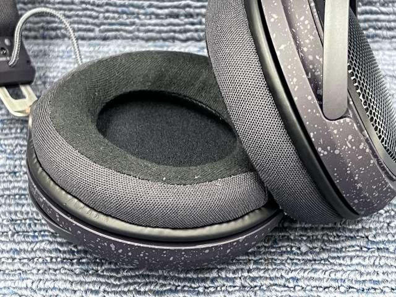 パッドに少々毛玉等使用感見られます。