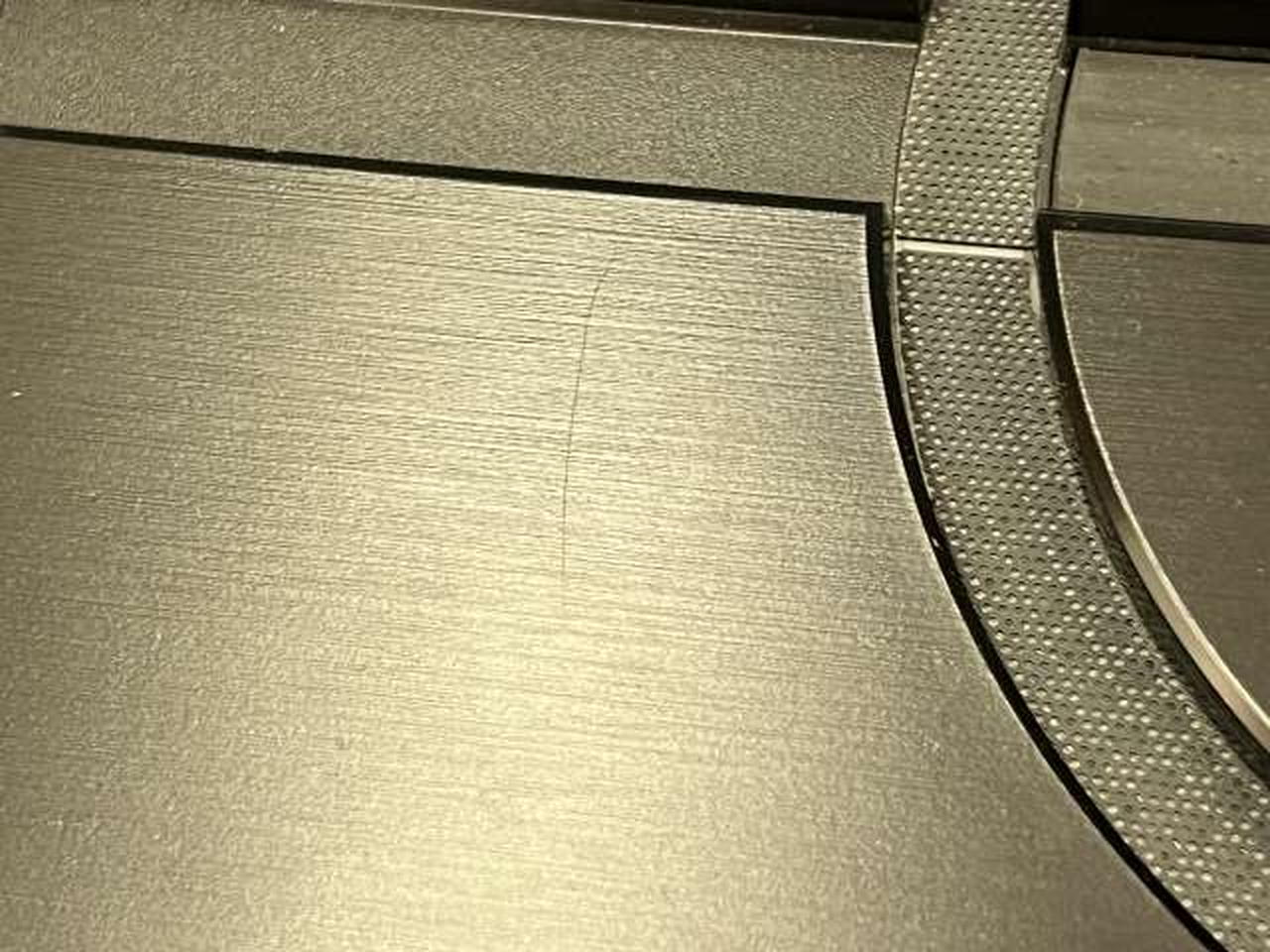 全体的にキズ等使用感あります。