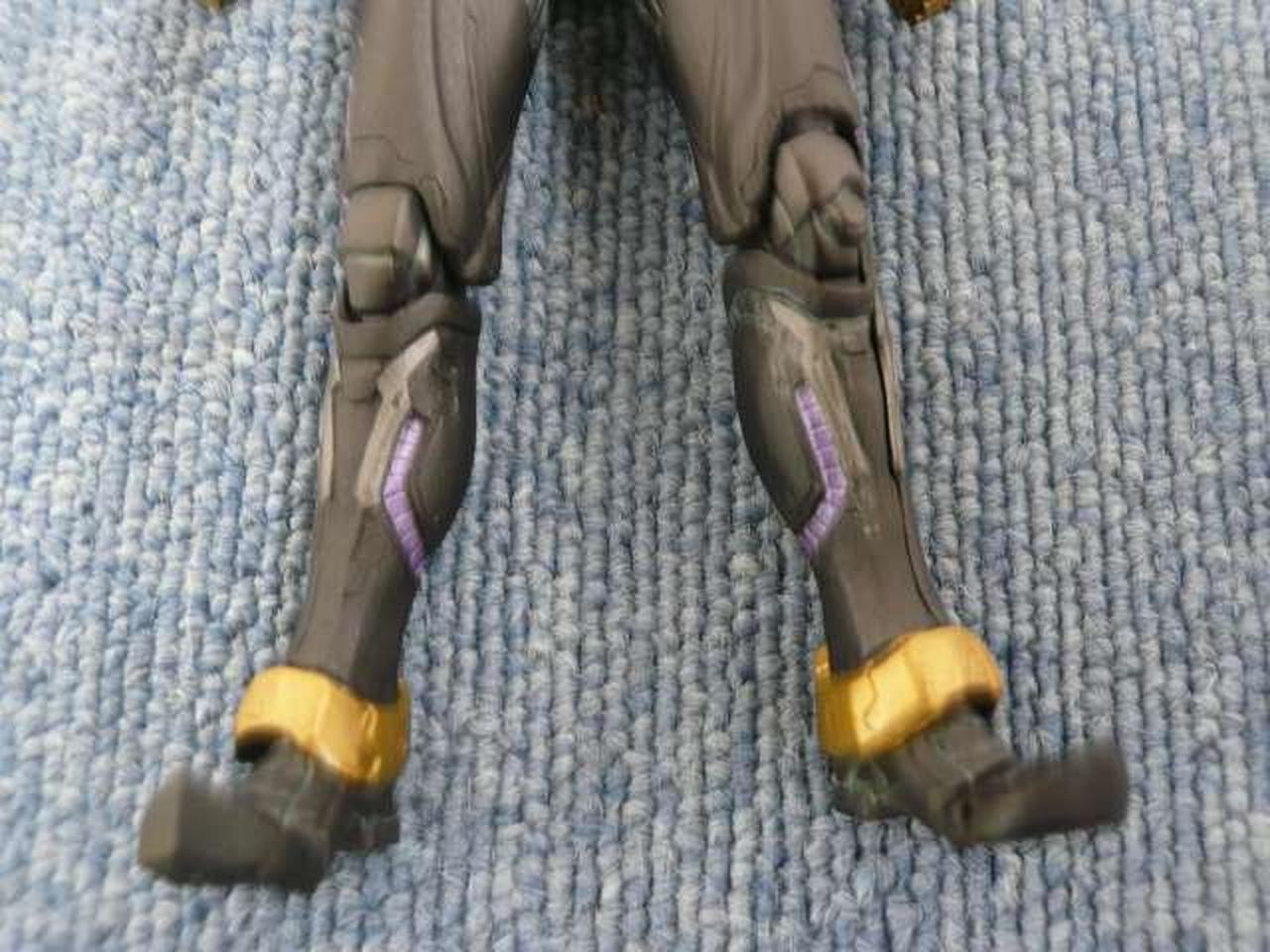 左脚　銃収納ギミックあり