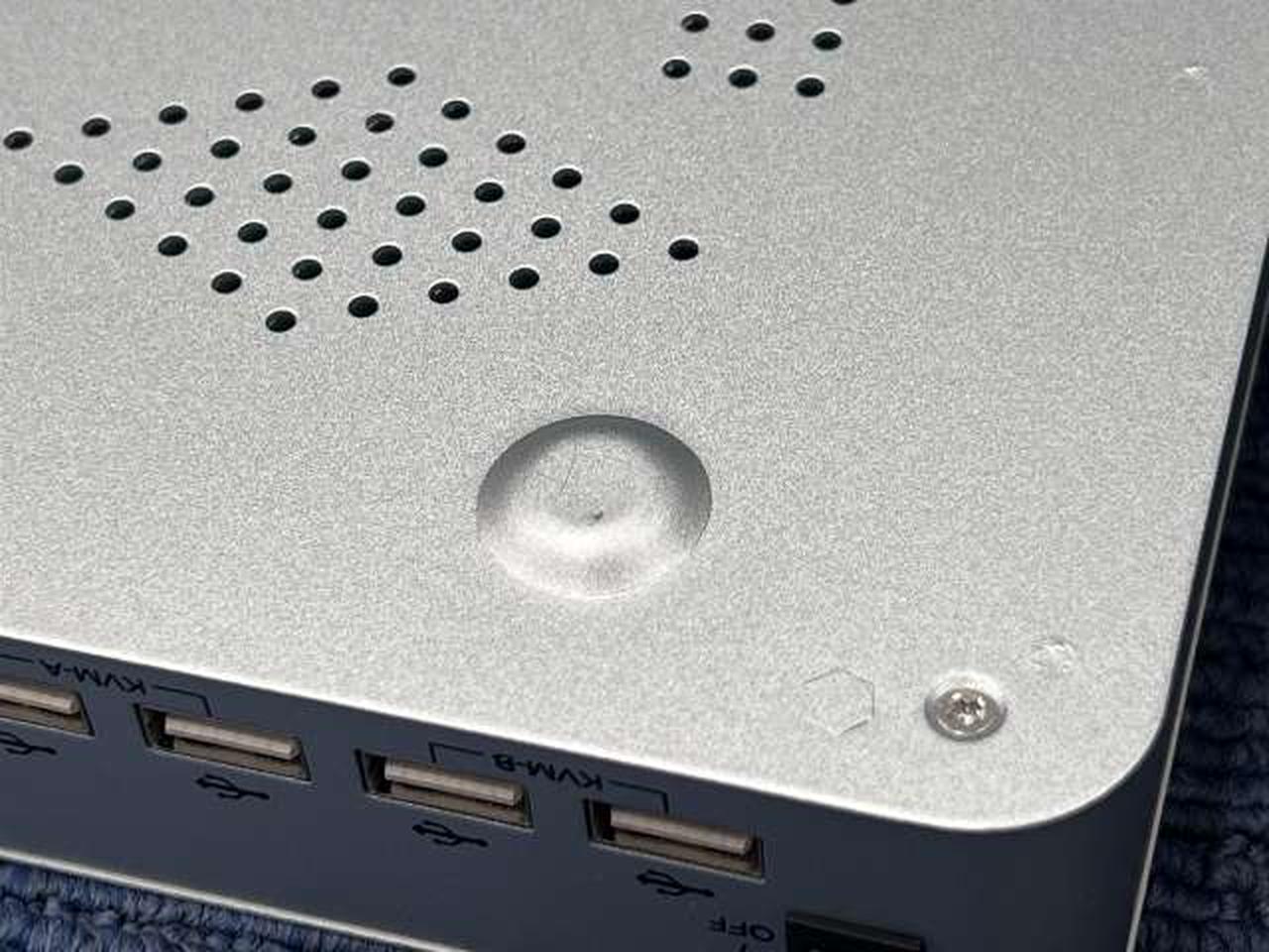 足部にスリキズあります。