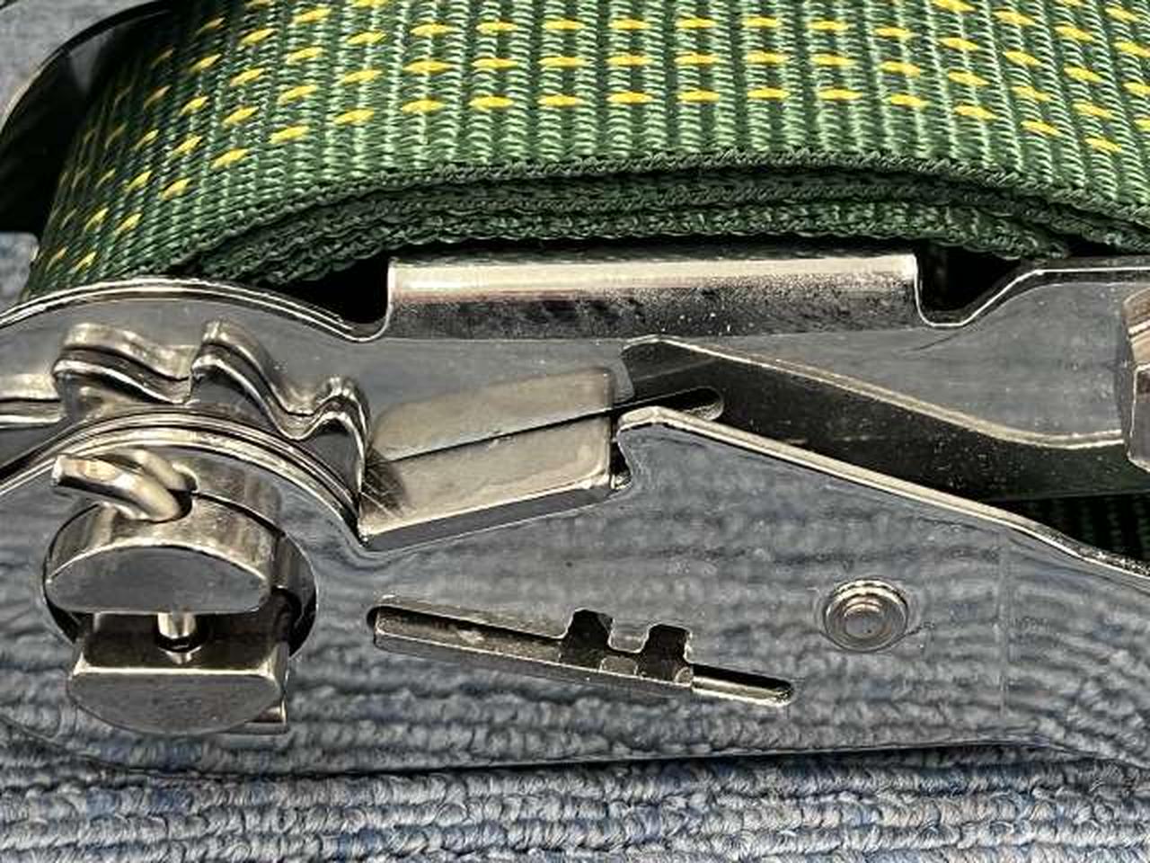 くすみ等経年感は見られます。