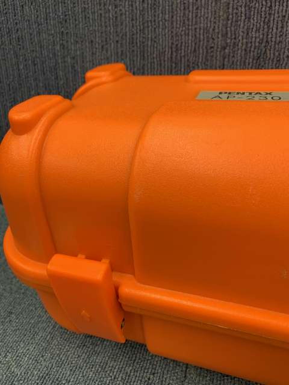 ケースに少々スリキズあります。